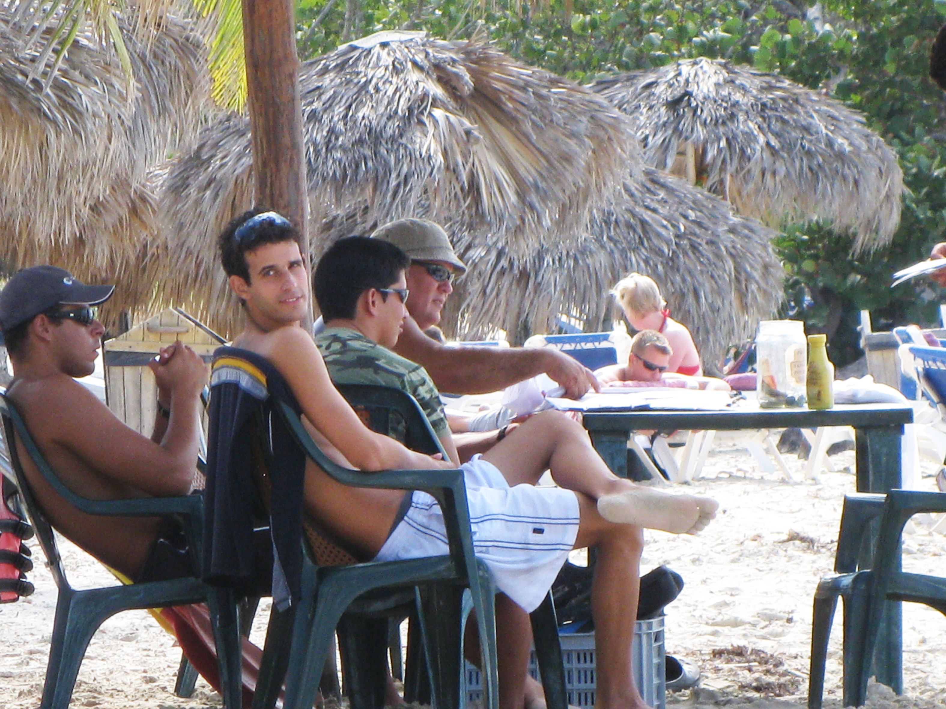 kubanischen Katamaransegler warten auf Touristen, mit denen sie